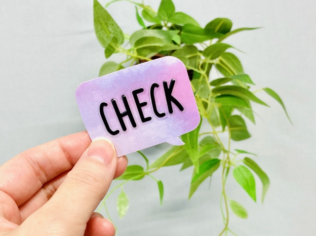 Checkと書かれた吹き出し