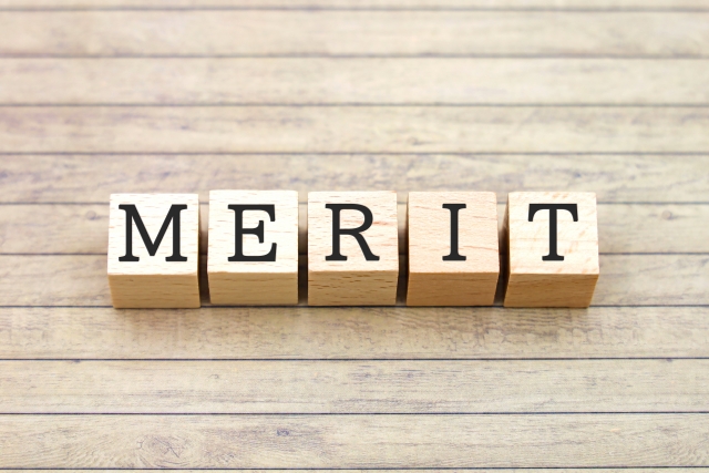 MERITと書かれたブロック