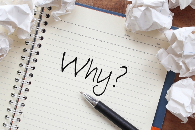 Whyと書かれたノート