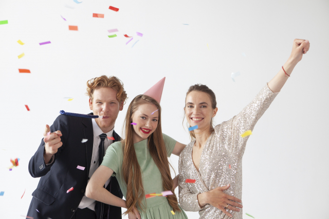 喜んでいる人達