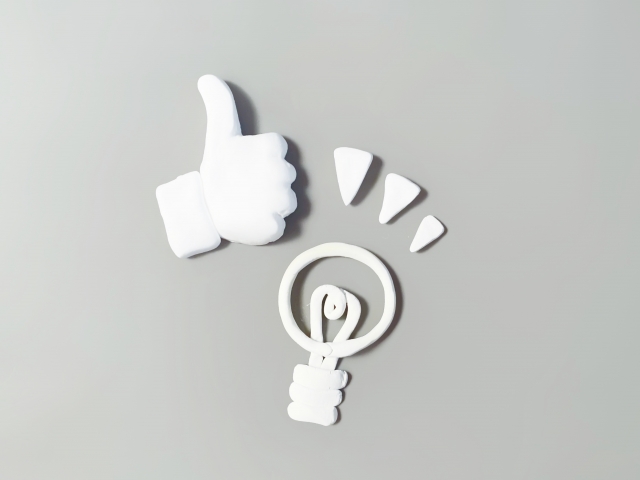 いいねマークと豆電球